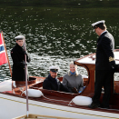 Kronprinsparet ankommer Øyrkollen i Høylandet med sjalupp fra Kongeskipet. Foto: Berit Roald / NTB scanpix